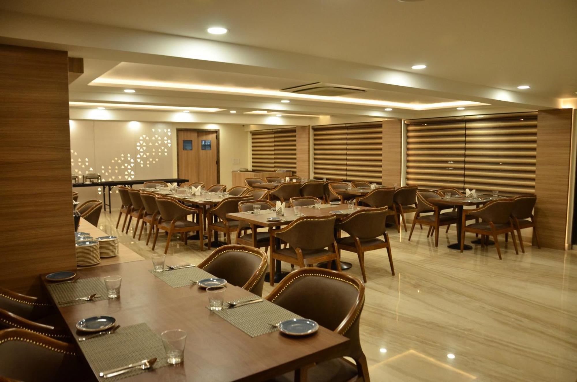 Hotel The Ved Mantra à Gwalior Extérieur photo