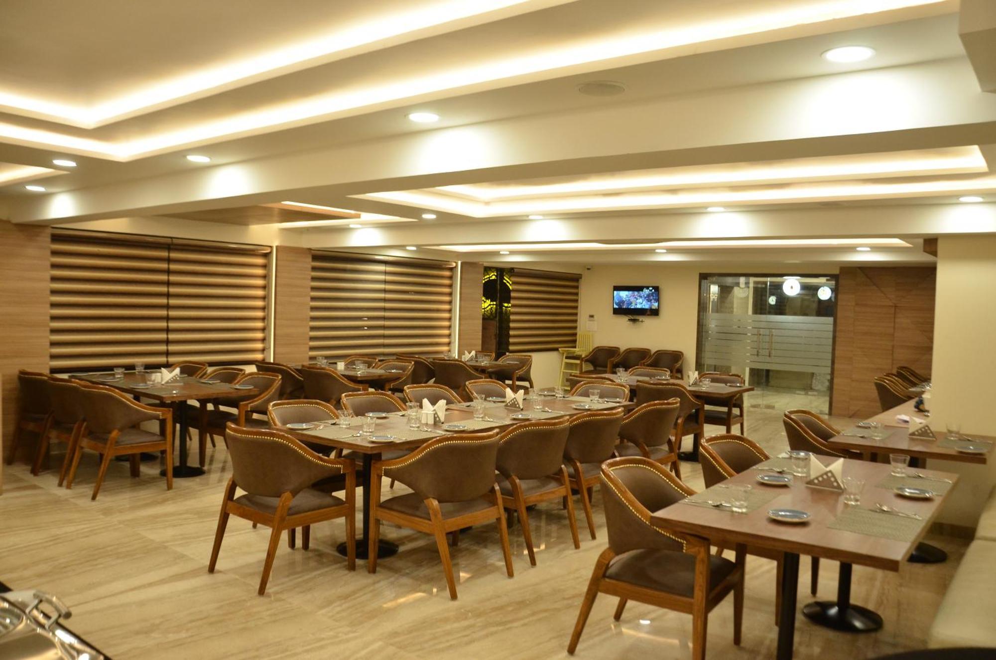 Hotel The Ved Mantra à Gwalior Extérieur photo